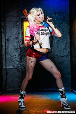 Harley Quinn Stripping For You-05