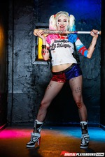 Harley Quinn Stripping For You-02