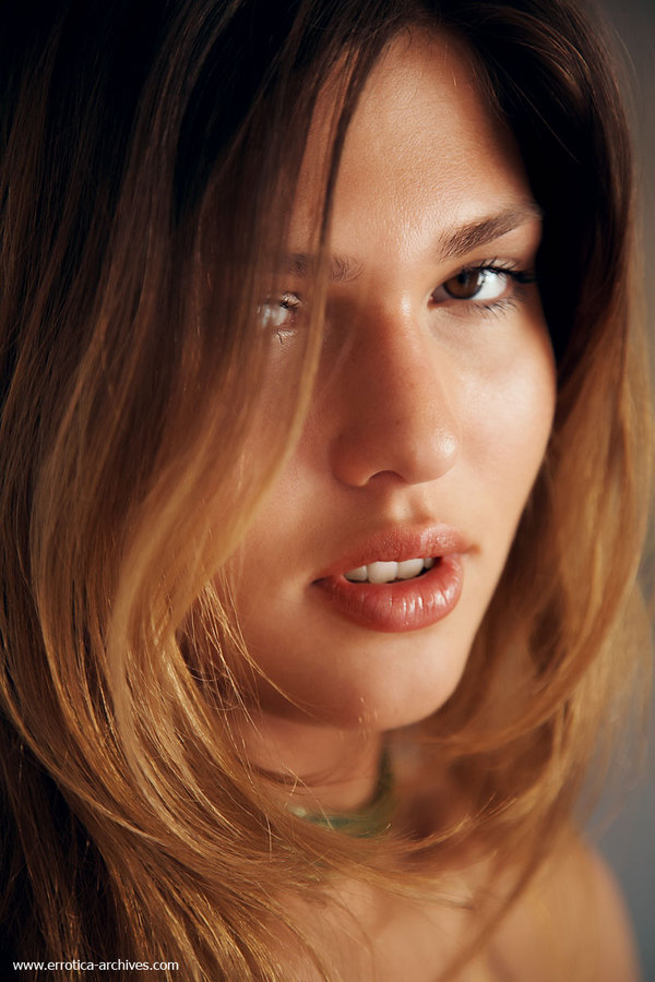 Chiara Hot Sexy Naked Girl Posing-02