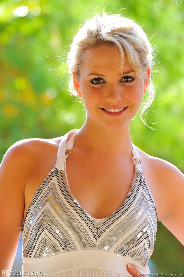 Jessica Sexy Outside-09