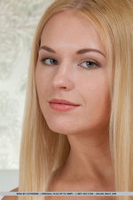 Hot Blonde Girl Xena-01