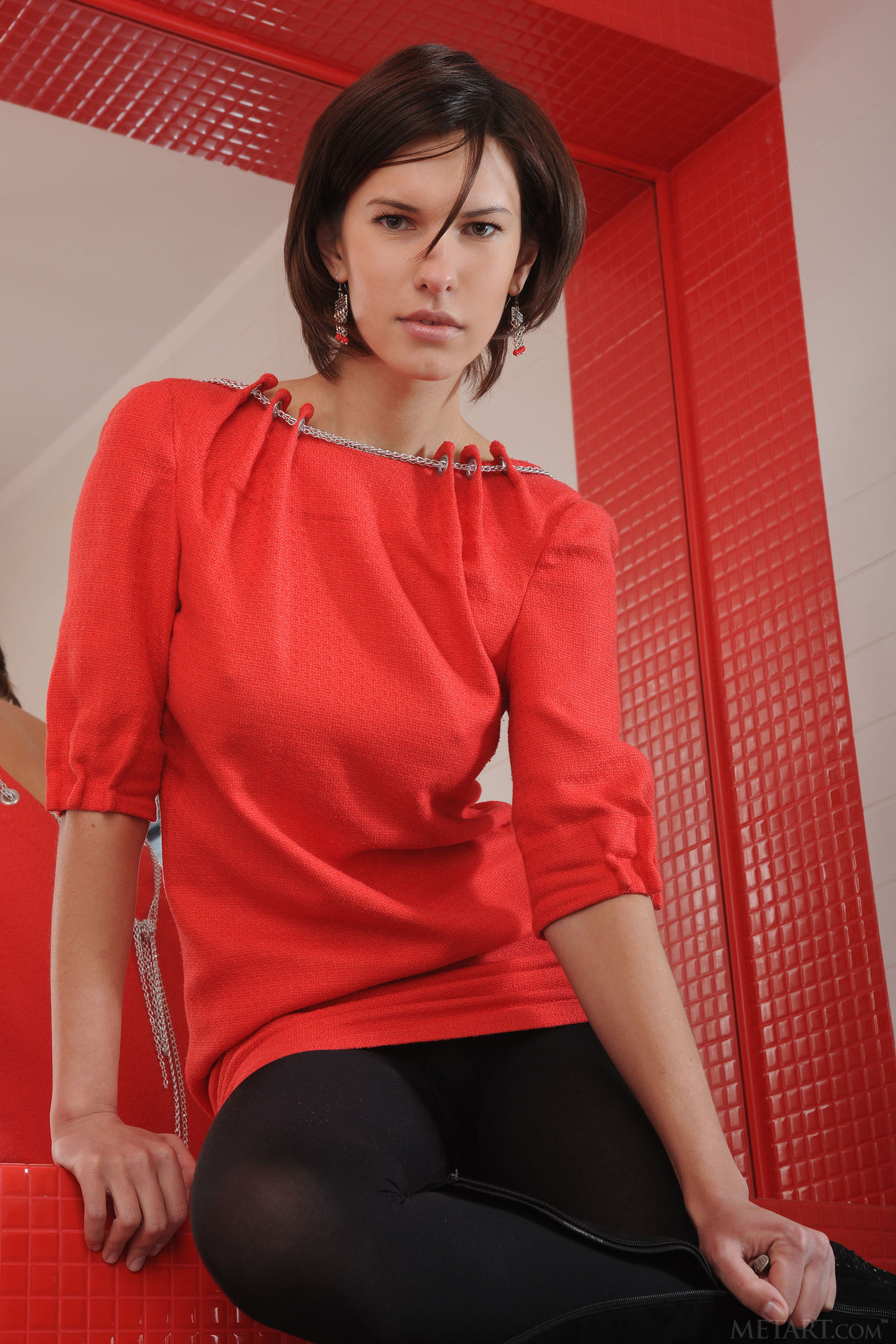 chic short-haired star Suzanna A cuts an impressive figure-05