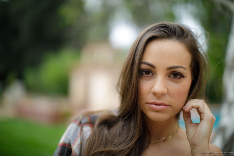 Super Sexy Abigail Mac-02