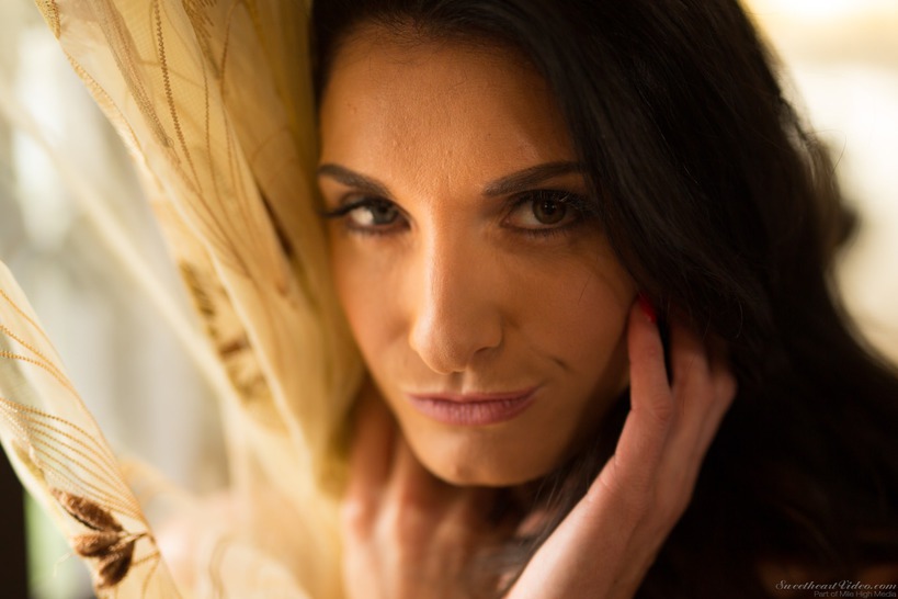 Classic Style Babe Silvia Saige-20