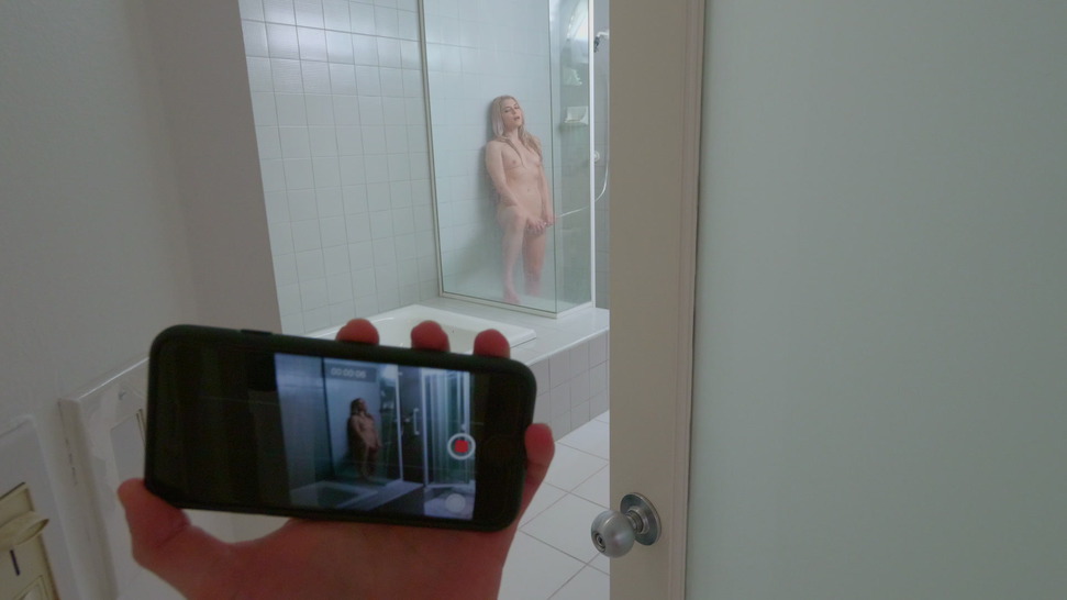 Hot Stepsister Nikki Peach Is Doing A Shower Peepshow-03