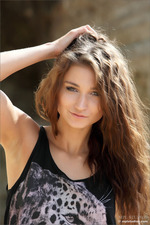 Hot Brunette New Model Mira-00