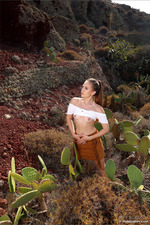 Surprise On Santorini-02