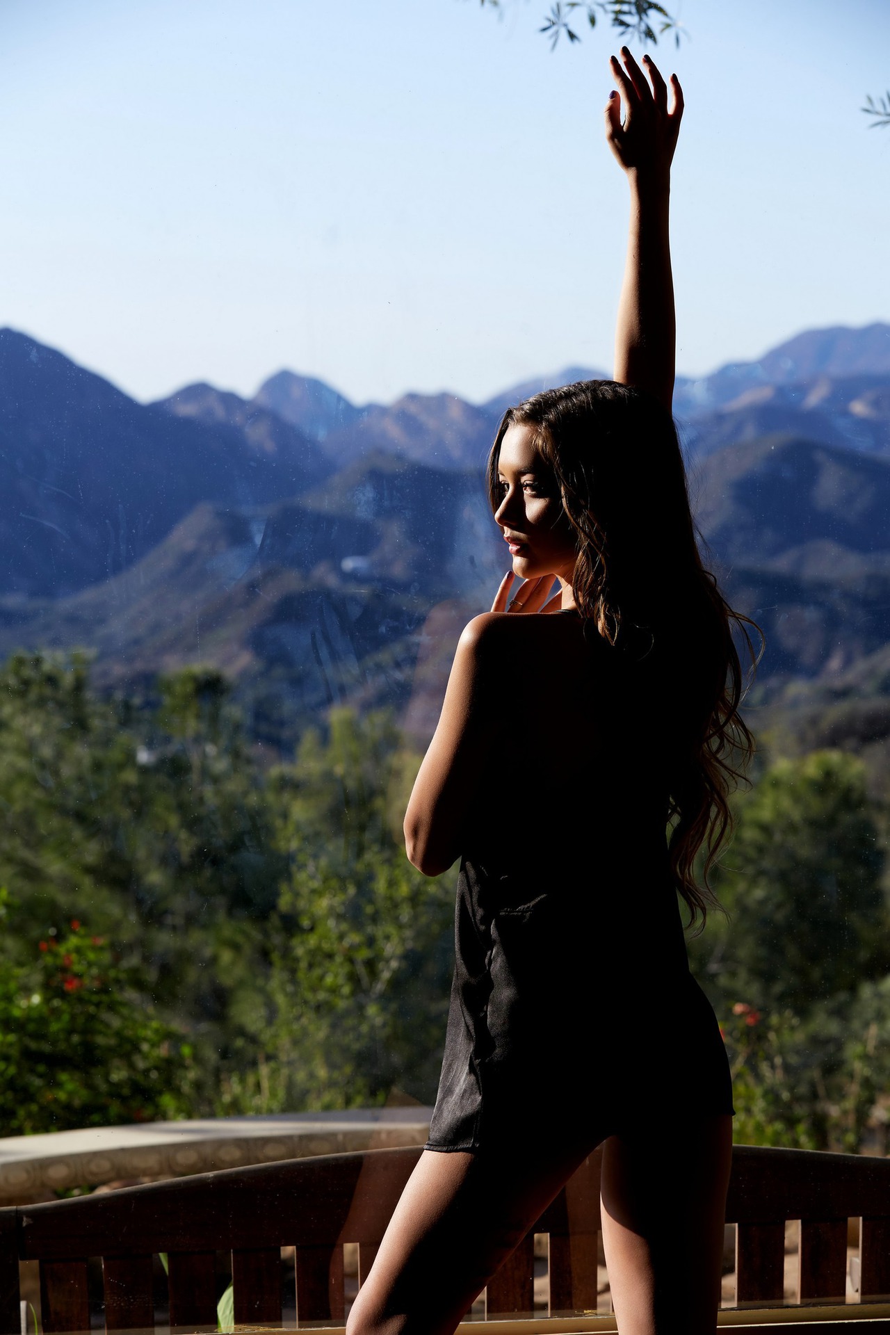 ALEX DE LA FLOR IN MAGIC HOUR-18