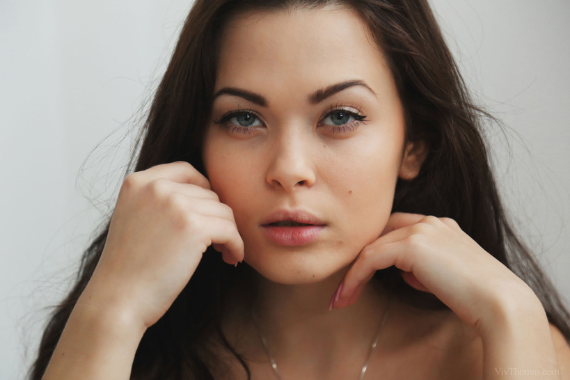 Sexy Amelie B looks stunning-04
